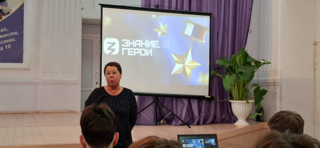 «Маленькие дела – большая помощь»: лектор «Знания» выступила перед курганской молодежью