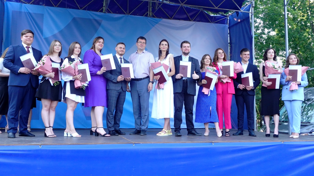 Красные дипломы вручили студентам шести институтов КГУ