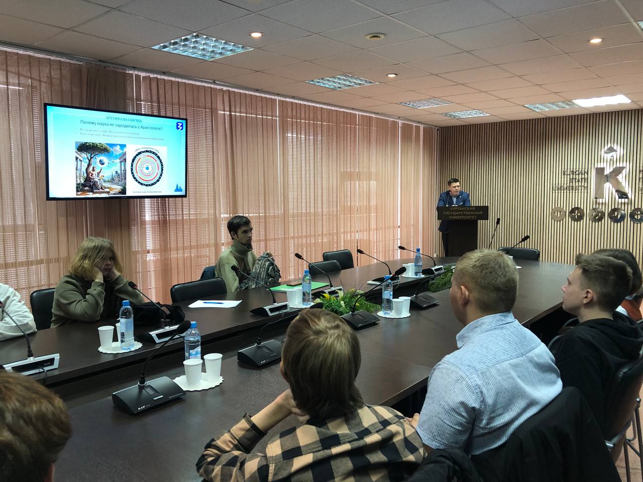 Этические вызовы ИИ: лектор «Знания» выступил перед курганскими студентами 