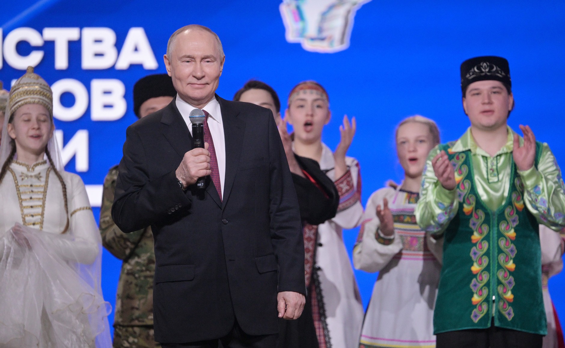 Владимир Путин дал старт Году единства народов России на марафоне Общества «Знание» «Россия — семья семей»  